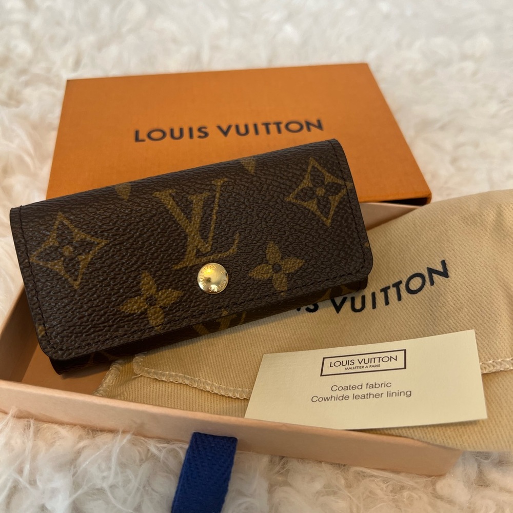Authentic Louis Vuitton 4 key holder